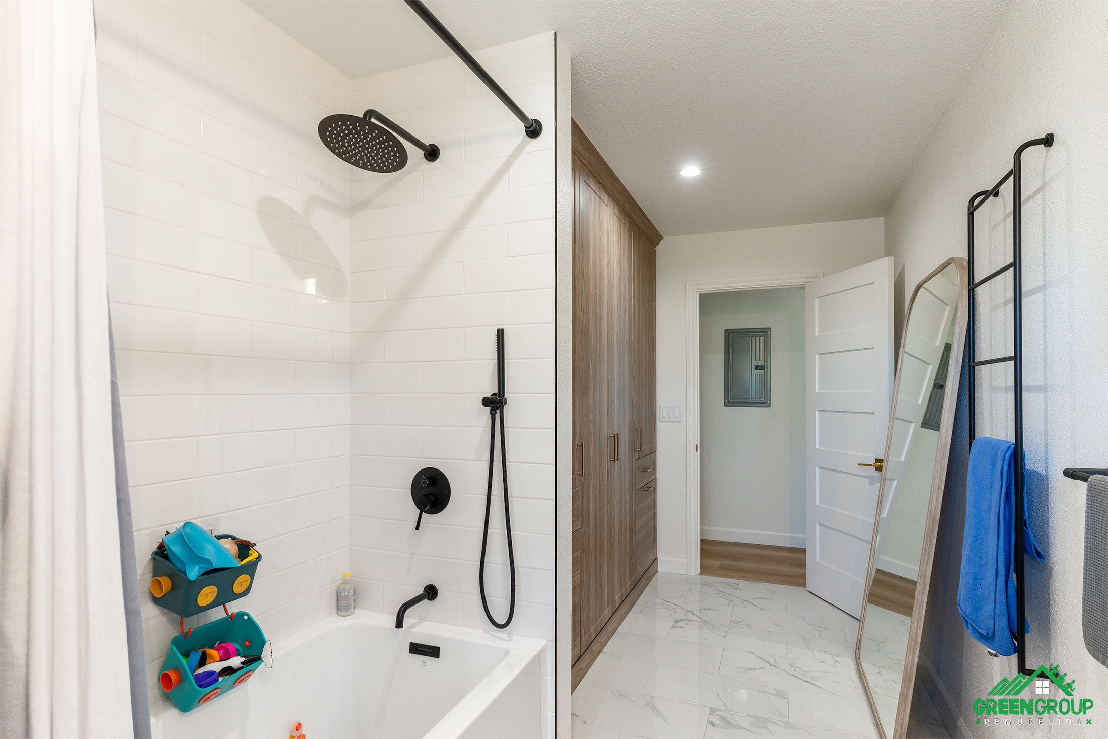 Sliding vs. Hinged Shower Door