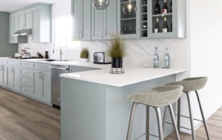 what is a breakfast bar? image of a kitchen cabinet end cap with two stools.