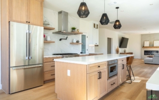 Home Remodeling Experts. Image of a remodeled kitchen.