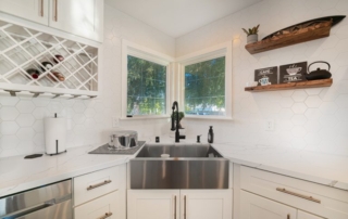 Kitchen Sink ideas. Kitchen sink in corner.